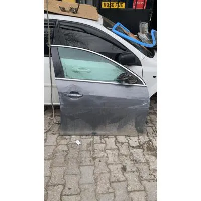 Opel İnsignia Çıkma Sağ Ön Kapı Gri Renk 
