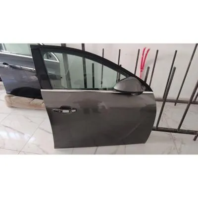 Opel İnsignia Sağ Ön Arka Kapı Gri Renk Hatasız Altak Şeklinde 