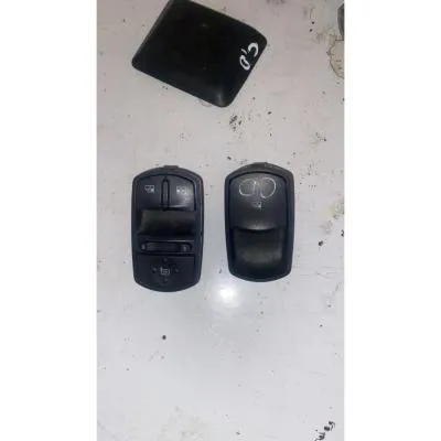 Opel Corsa D Ön Kapının Cam Kontrol Düğmeleri 