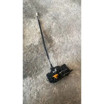 Opel İnsignia Astra J Cruze Mokka Trax Çıkma Orijinal Kapı Kilidi GM 30238781