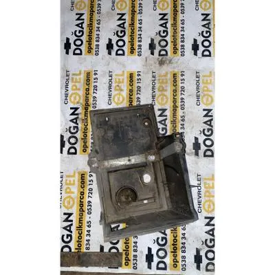 Ford Focus Akü Altı Plastik Sehpa  FoMoCo